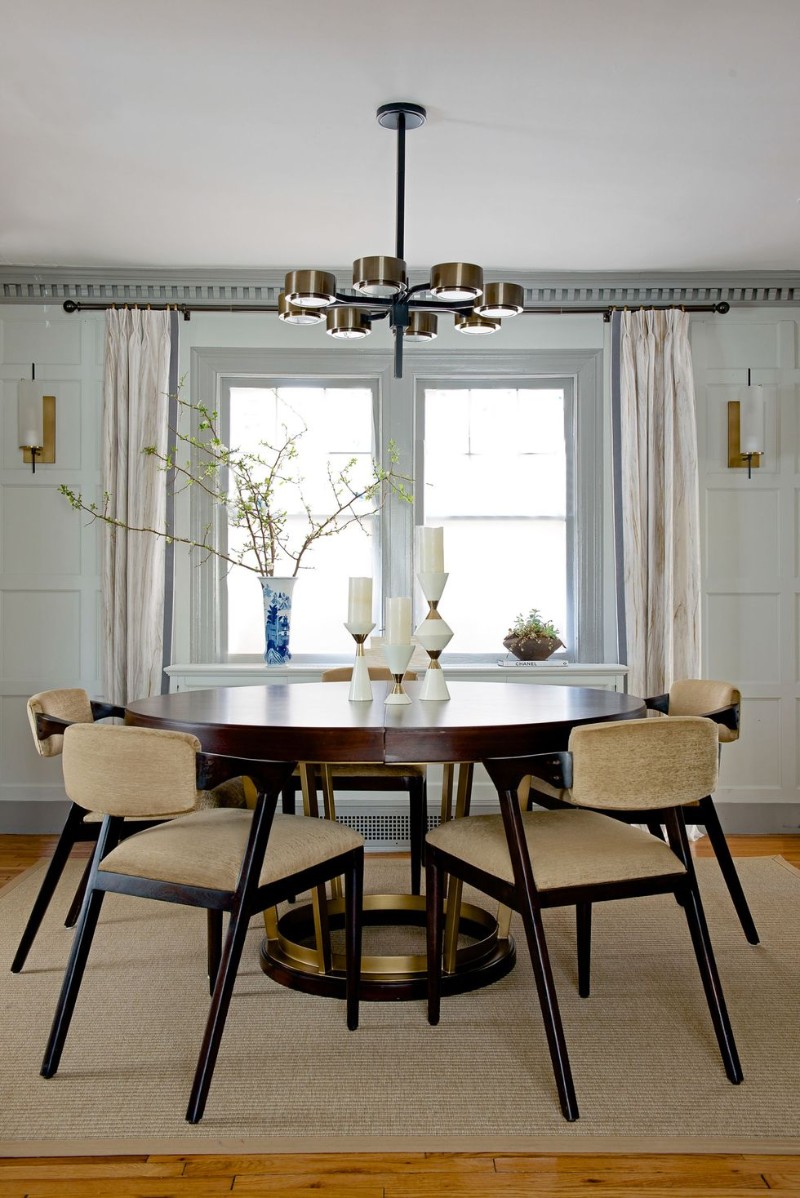Round Dining Table in Classical Style